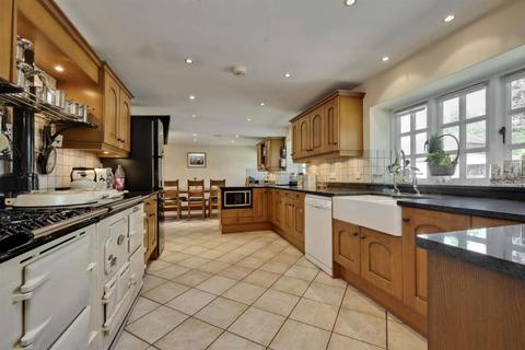 The Old Stables Perry Hill, Worplesdon, Guildford, GU3 3RD