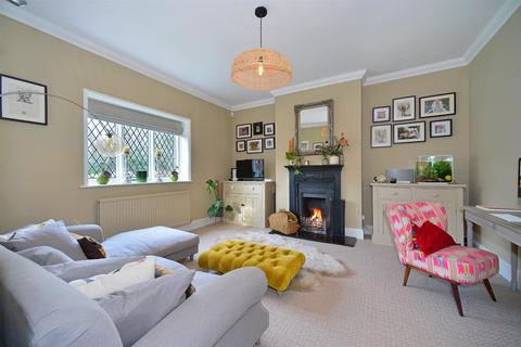 Latchwood Cottage Combe Lane, Chiddingfold, Godalming, GU8 4XL