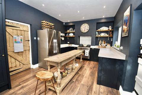 Latchwood Cottage Combe Lane, Chiddingfold, Godalming, GU8 4XL