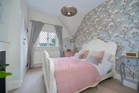 Latchwood Cottage Combe Lane, Chiddingfold, Godalming, GU8 4XL