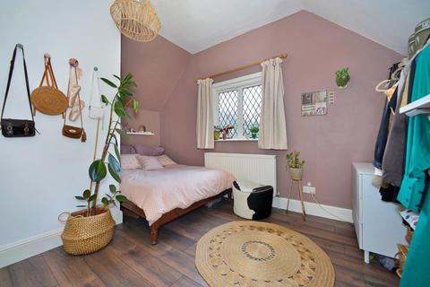 Latchwood Cottage Combe Lane, Chiddingfold, Godalming, GU8 4XL