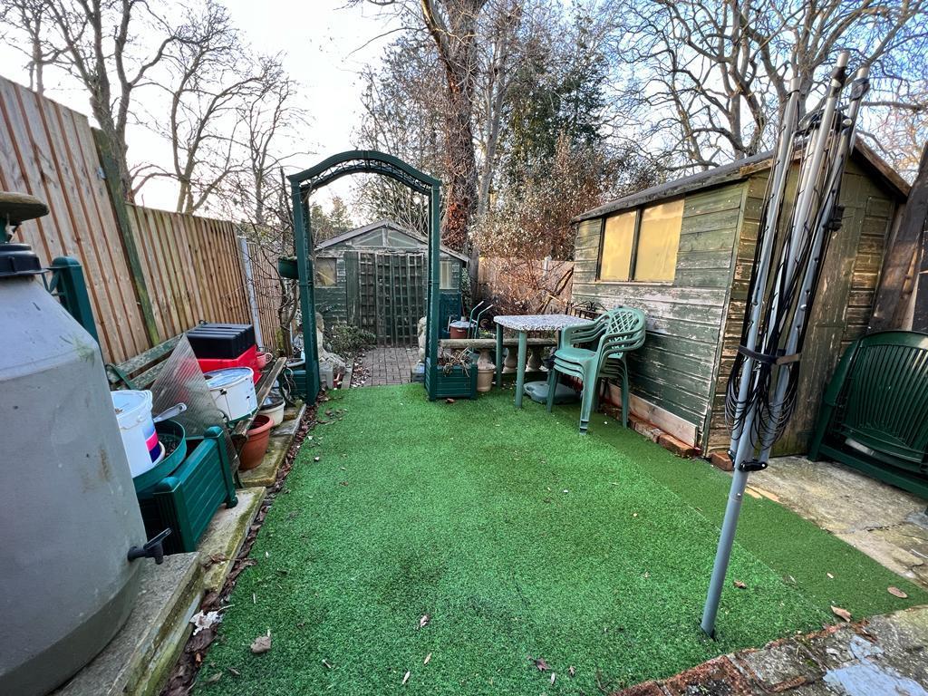 Westwood Road, Ilford 2 bed house £400,000