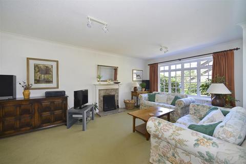 33 Windy Wood, Godalming, GU7 1XX