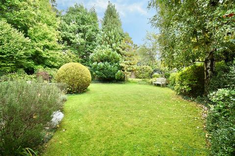 33 Windy Wood, Godalming, GU7 1XX