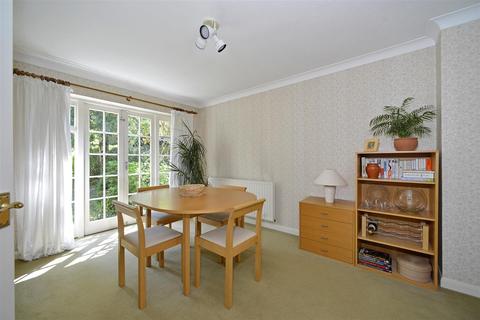 33 Windy Wood, Godalming, GU7 1XX