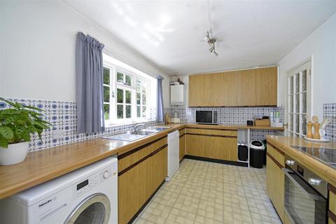 33 Windy Wood, Godalming, GU7 1XX