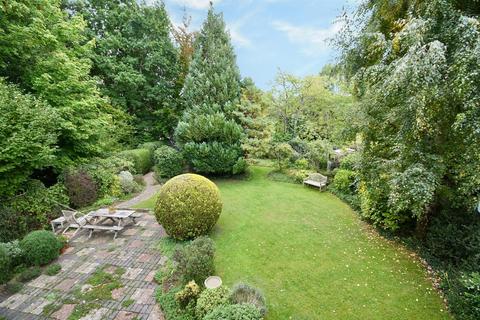 33 Windy Wood, Godalming, GU7 1XX