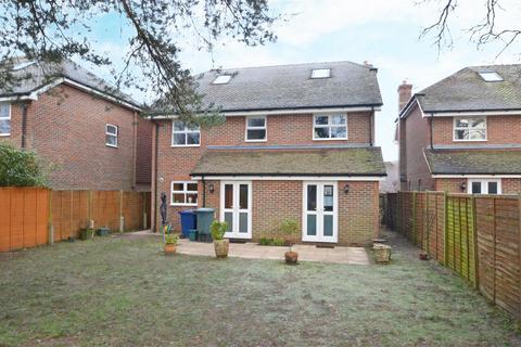 Woodpeckers Rest Beacon View Road, Elstead, Godalming, GU8 6DT