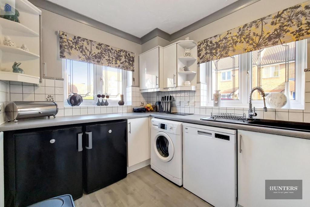 4 Kitchen-0.jpg