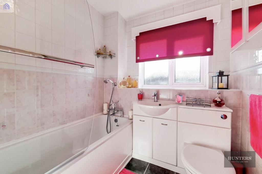 14 Bathroom-0.jpg