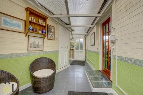 3 bedroom semi-detached bungalow for sale - St. Lawrence Boulevard, Radcliffe-On-Trent, Nottingham