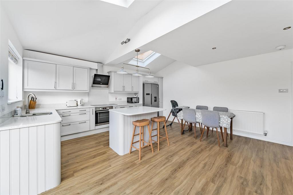 Brett Drive, Bromham, Bedford 4 bed detached house £550,000