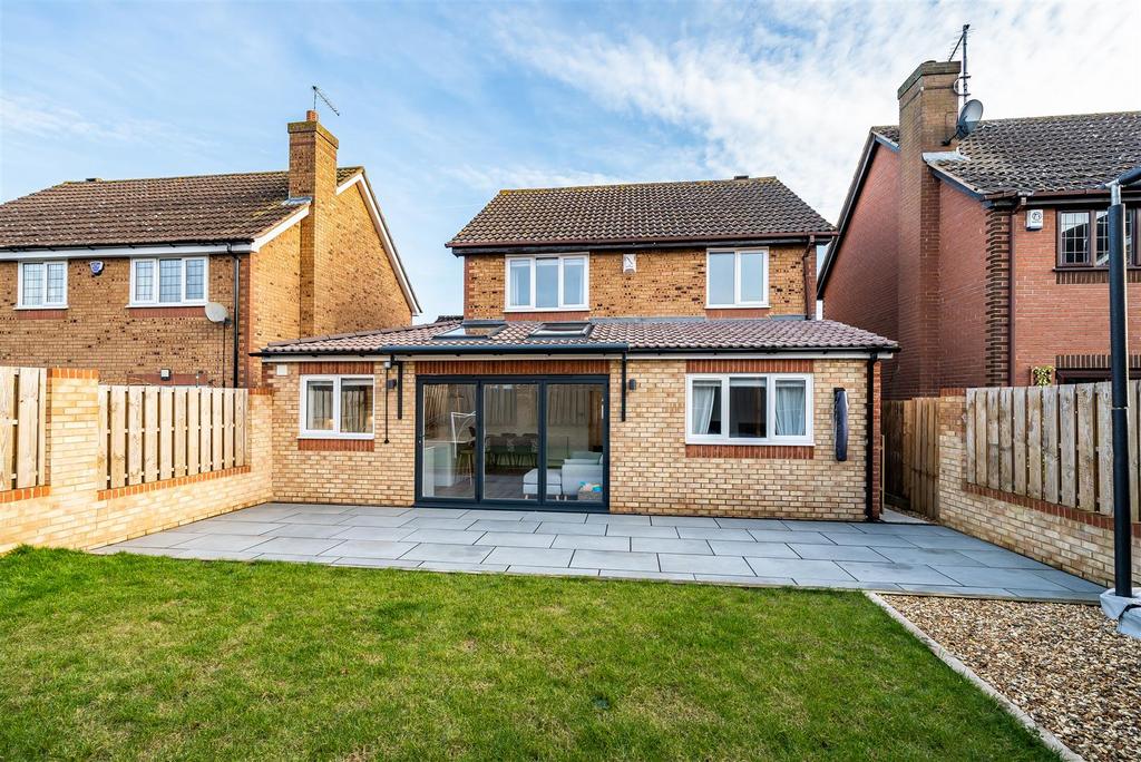 Brett Drive, Bromham, Bedford 4 bed detached house £550,000