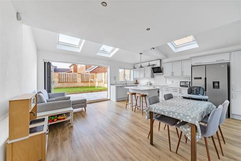 3 Brett Drive, Bromham, Bedford, MK43 8RE