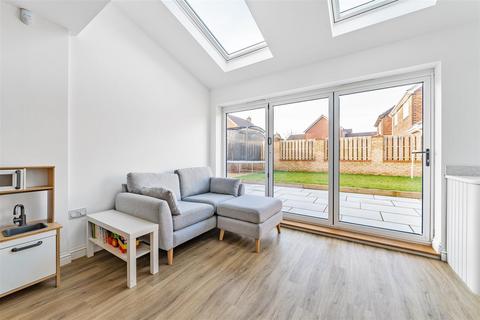 3 Brett Drive, Bromham, Bedford, MK43 8RE
