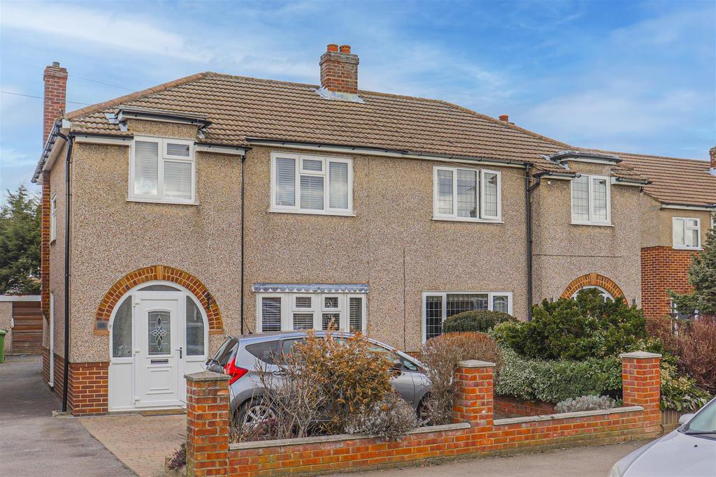 Edinburgh Crescent, Waltham Cross 3 bed semidetached house £475,000