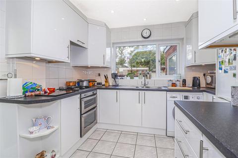 113 Edinburgh Crescent, Waltham Cross, EN8 7QZ
