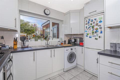 113 Edinburgh Crescent, Waltham Cross, EN8 7QZ