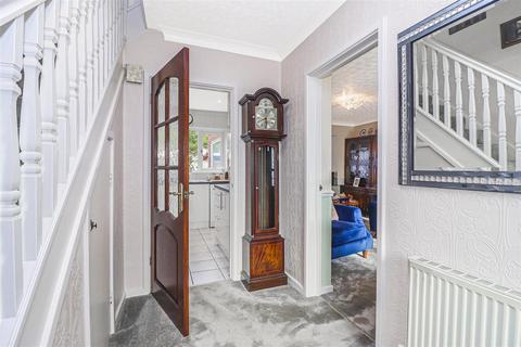 113 Edinburgh Crescent, Waltham Cross, EN8 7QZ