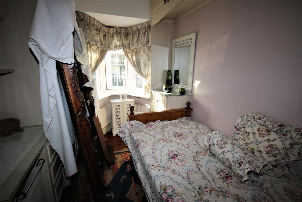 Bedroom 4: