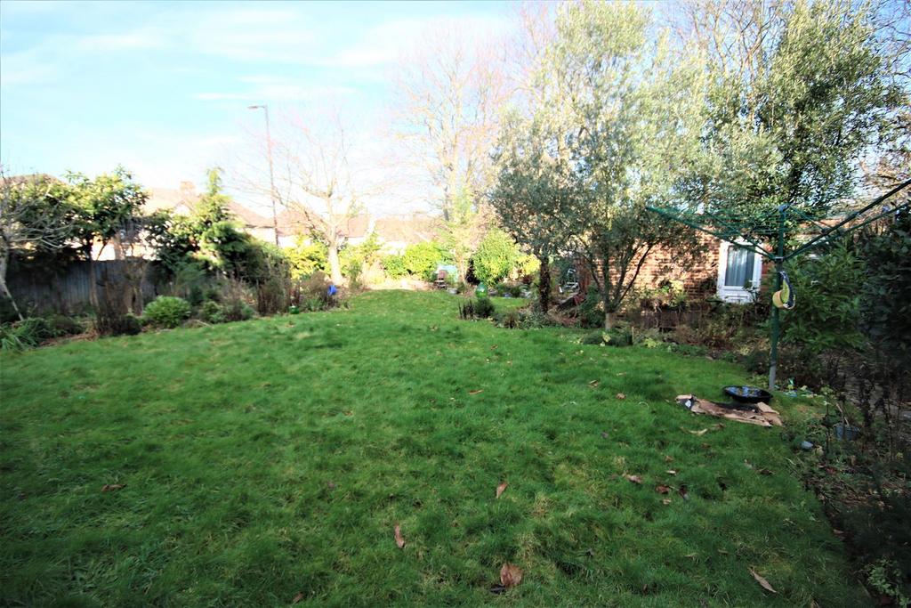 REAR GARDEN &amp; GARAGING: PIC. 1