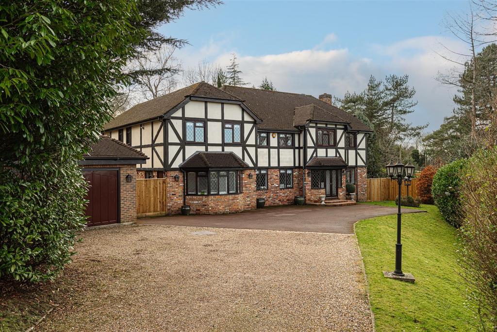 The Avenue, Tadworth 6 bed house £1,800,000