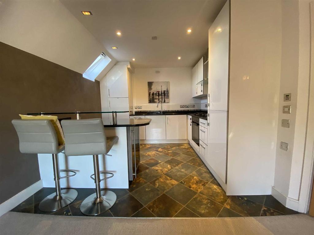 Acresfield Road, Timperley 2 bed apartment £1,150 pcm (£265 pw)