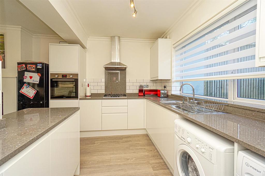 Maplehurst Road, St. LeonardsOnSea 3 bed terraced house £295,000