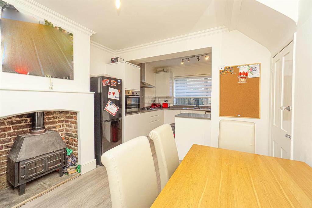 Maplehurst Road, St. LeonardsOnSea 3 bed terraced house £295,000