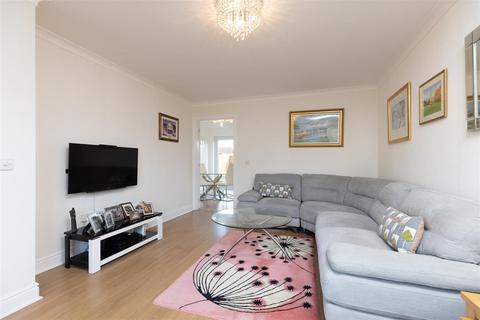 14 William Geddes Place, Blairgowrie, PH10 6FE