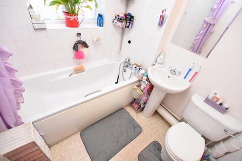 1 bedroom end of terrace house for sale, Bayshill Rise, Northolt UB5 4LS