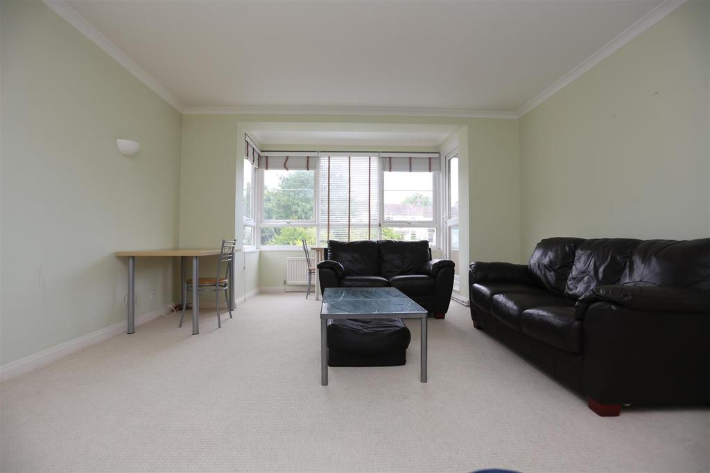 Greenacres, Preston Park Avenue... 2 bed flat £1,450 pcm (£335 pw)