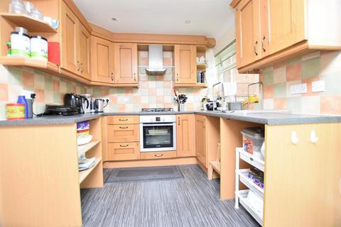 4 Wargrave Road, Harrow, HA2 8LN