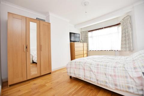 4 Wargrave Road, Harrow, HA2 8LN