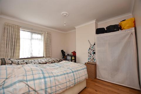 4 Wargrave Road, Harrow, HA2 8LN