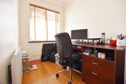 4 Wargrave Road, Harrow, HA2 8LN
