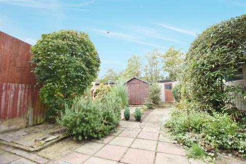 4 Wargrave Road, Harrow, HA2 8LN