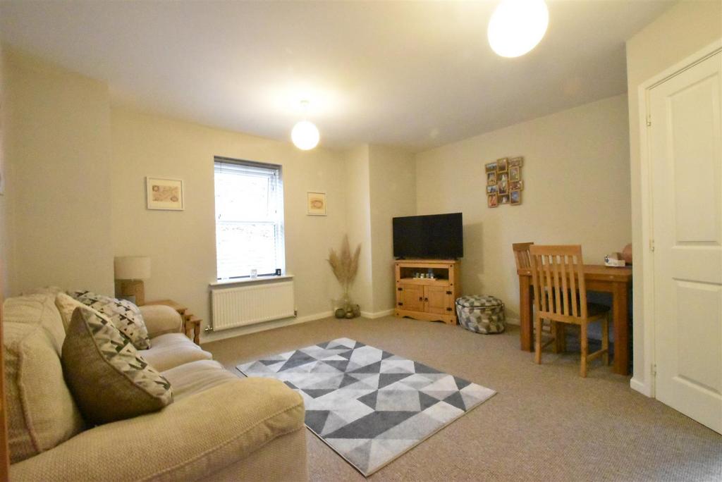 49 Wilfred Owen Close, Shrewsbury... 2 bed apartment £140,000