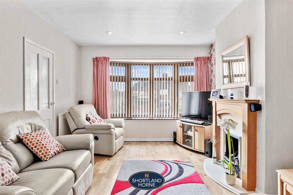 Winsford Avenue, Allesley Park, Coventry 4 bed semidetached house £