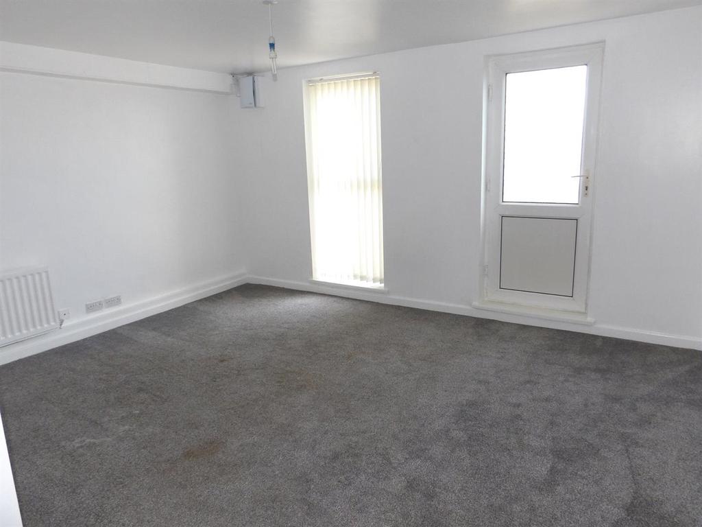 Crosby Street, Maryport, Cumbria... 1 bed flat £340 pcm (£78 pw)