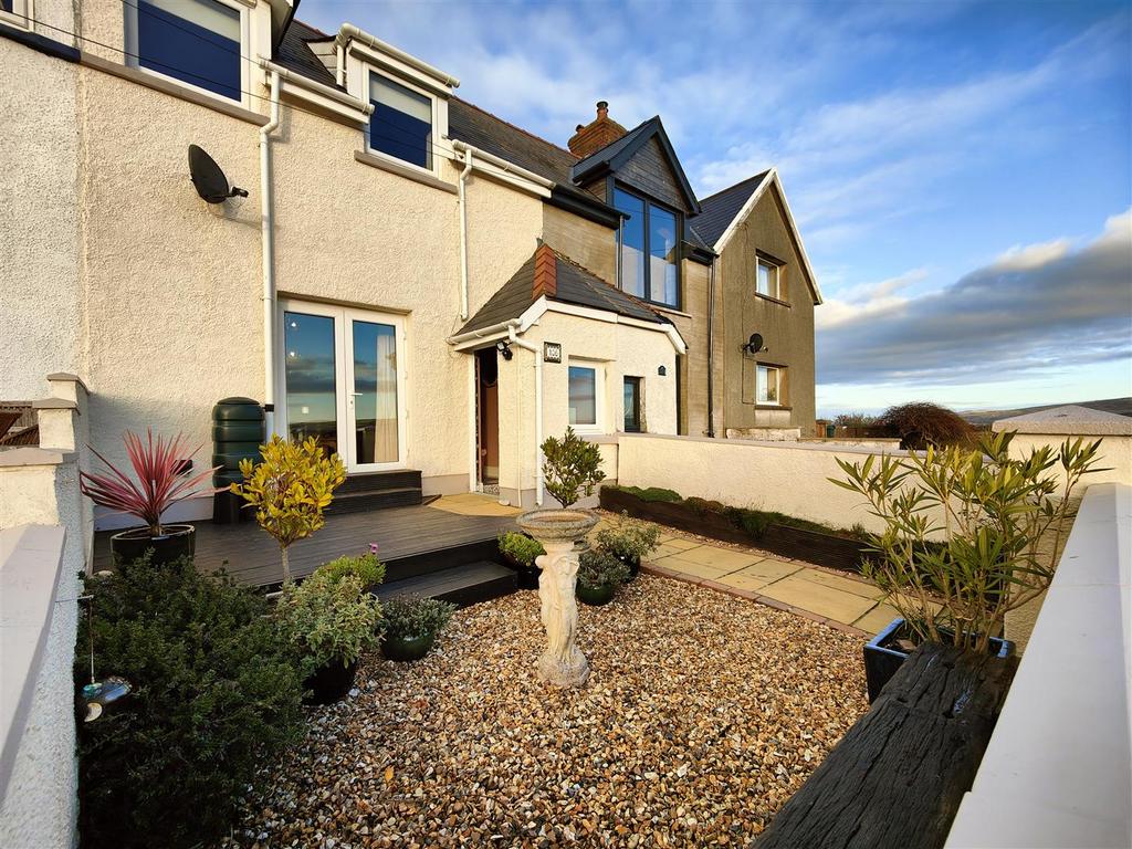 106 Harbour Village, Goodwick 3 bed terraced house £195,000