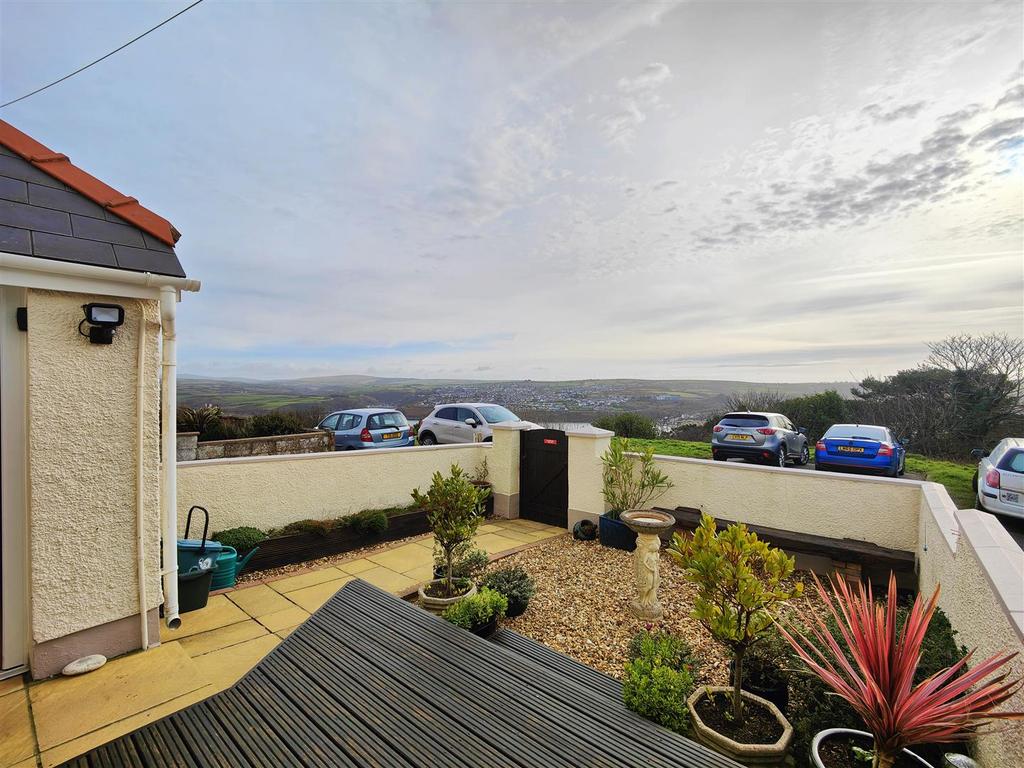 106 Harbour Village, Goodwick 3 bed terraced house £195,000