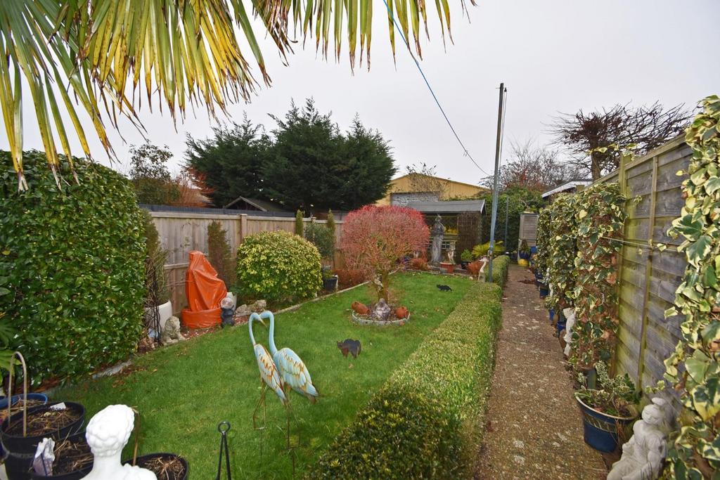 Canterbury Road, Willesborough, Ashford 3 bed end of terrace house £