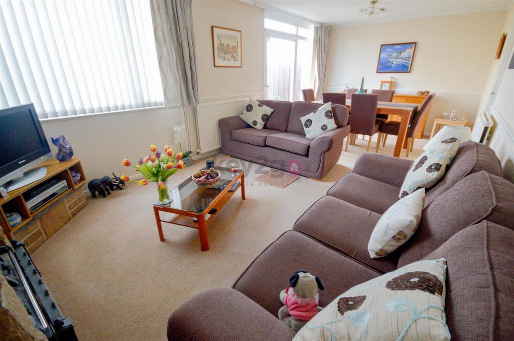 Badger Road, Sheffield, S13 3 bed end of terrace house £100,000