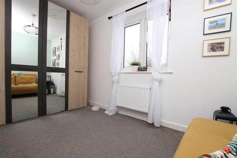 58 Buzzard Way, Cranbrook, Exeter, EX5 7GX