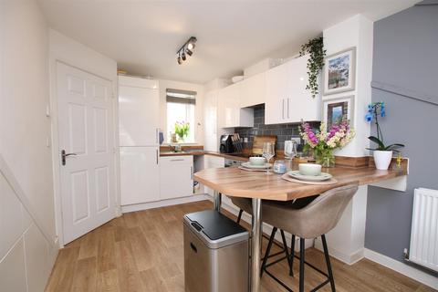 58 Buzzard Way, Cranbrook, Exeter, EX5 7GX
