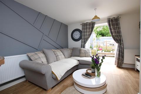 58 Buzzard Way, Cranbrook, Exeter, EX5 7GX
