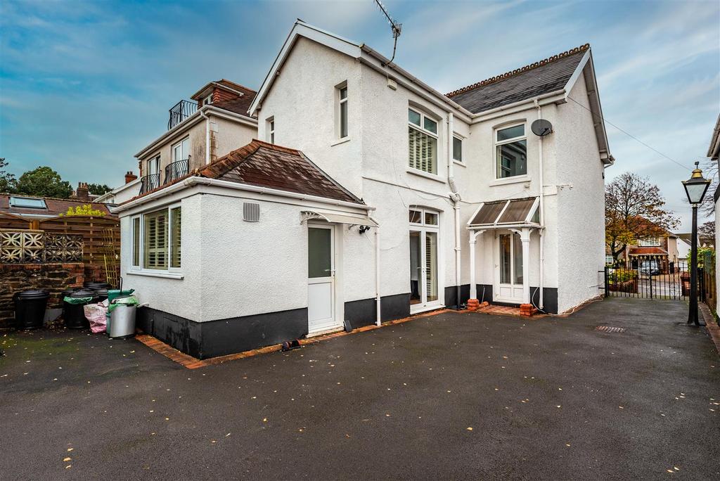 Clasemont Road, Morriston, Swansea 3 bed detached house £310,000