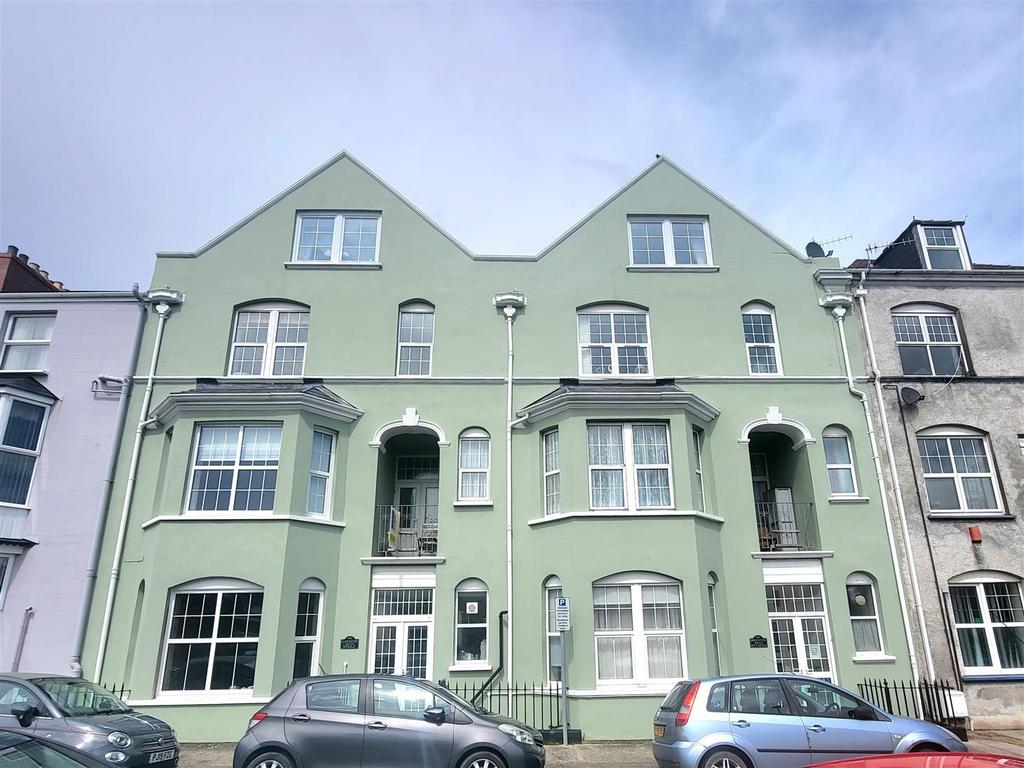 Barrington House, Southcliffe Gardens, TENBY, Pembrokeshire. SA70 2 bed