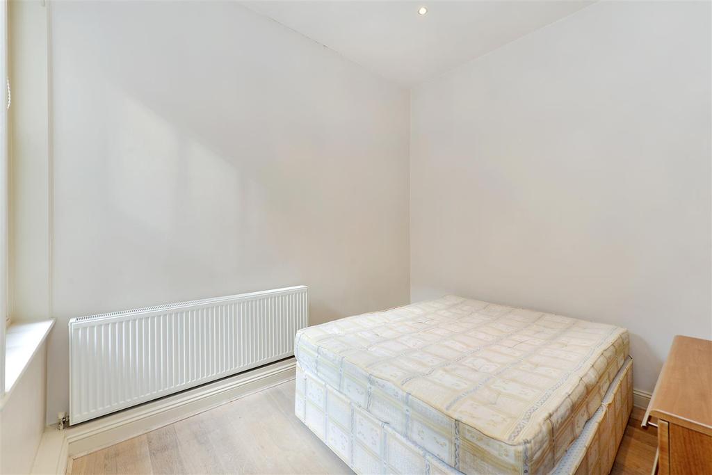 Finchley Road, Hampstead, NW3 3 bed apartment £3,000 pcm (£692 pw)